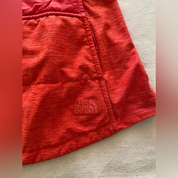 The North Face Bright Orange Quilted Puffer Vest Stretch Sides Hooded XS - Picture 3 of 11